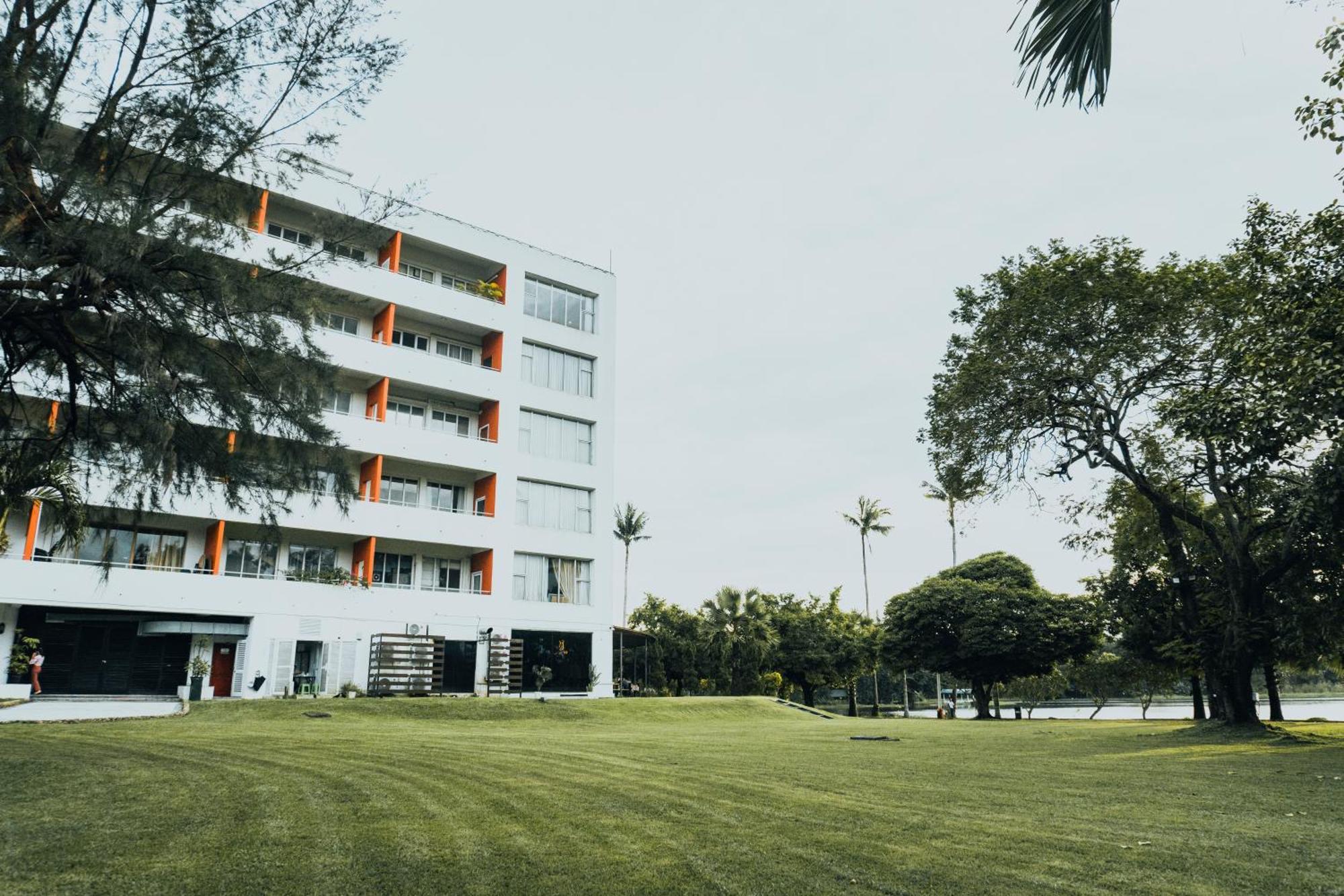 Inya Lake Hotel Yangon Exterior foto