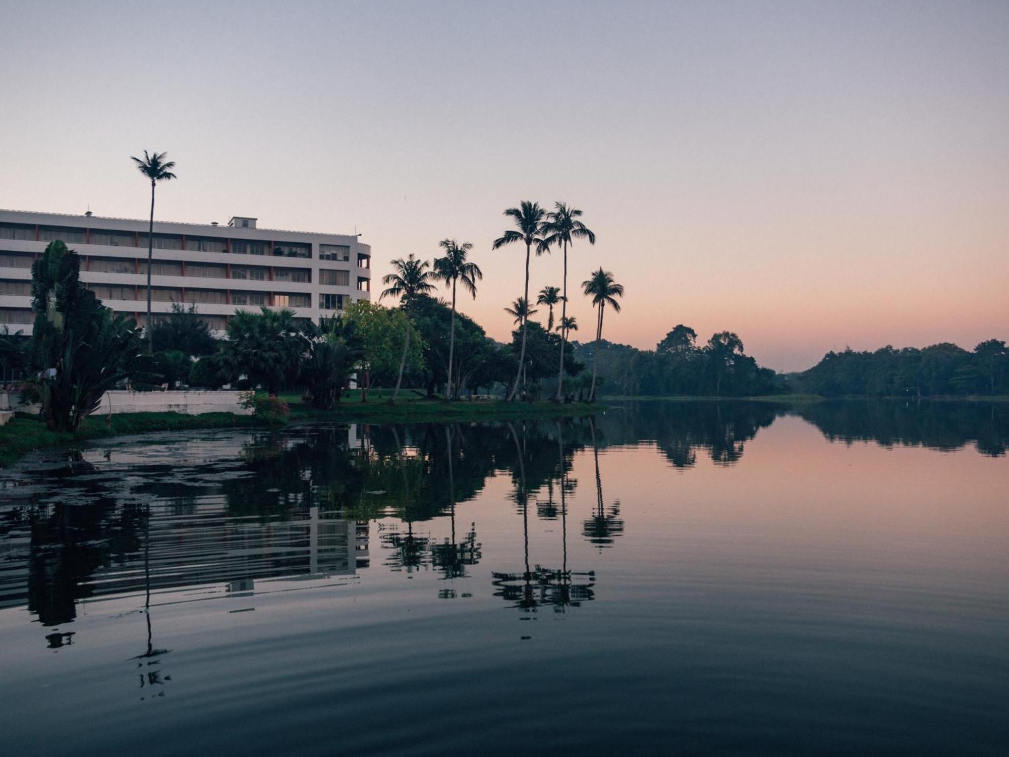 Inya Lake Hotel Yangon Exterior foto